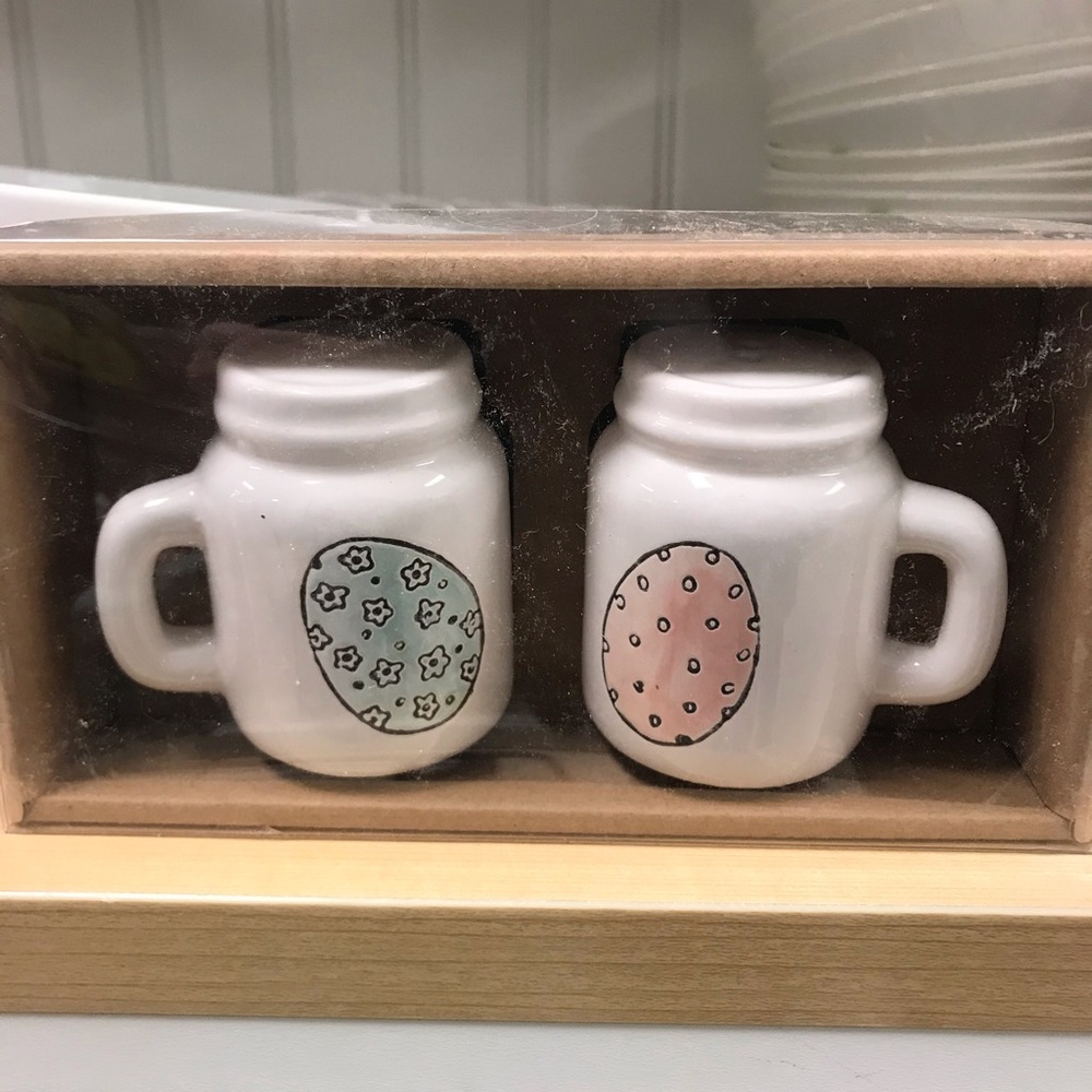Potters studio Easter salt and pepper shakers